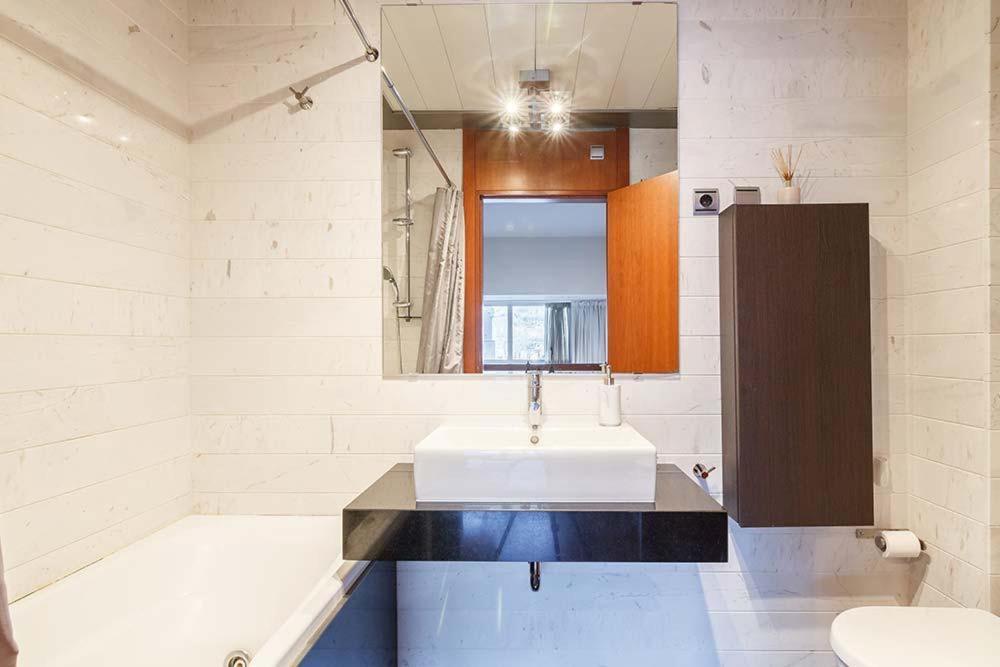 Vivienda Turistica Duplex Isozaki-Guggenheim Apartment Bilbao Exterior photo